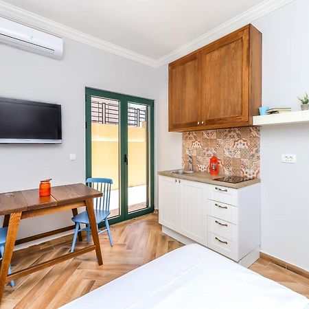 El Mar Apartments バール 部屋 写真